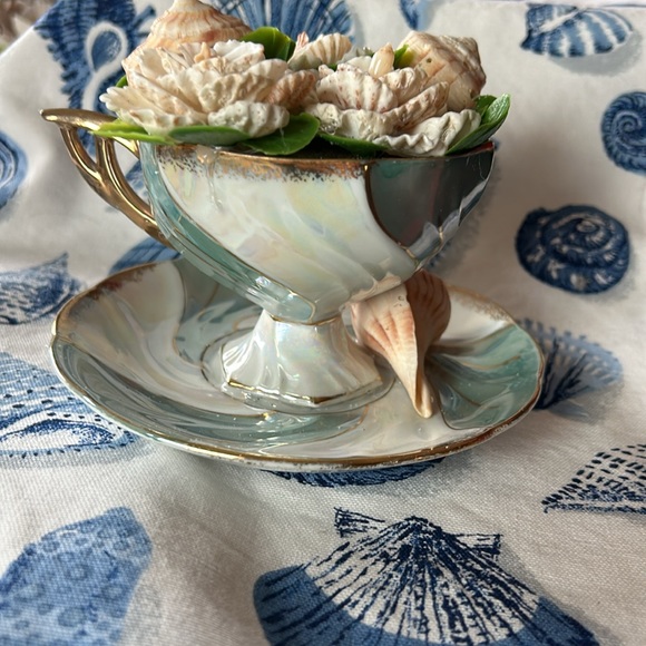 Seashell flower arrangement in a vintage tea cup - Picture 3 of 4